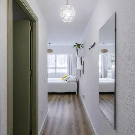 Modern 1 Min Walk To Playa Locos Apartamento